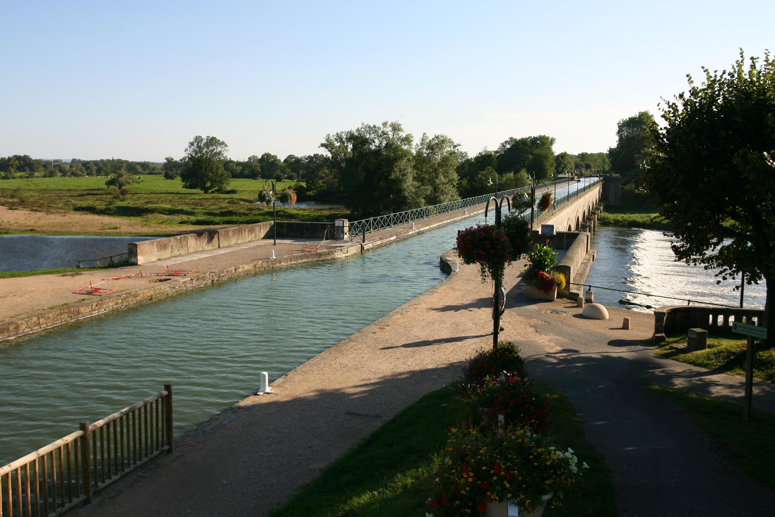Canal latéral à la Loire | Binnenvaart in Beeld